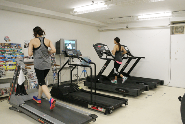 トレーニングマシーン