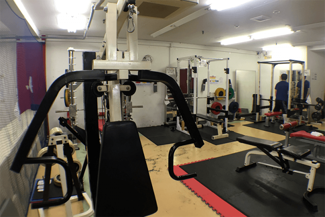 トレーニングマシーン